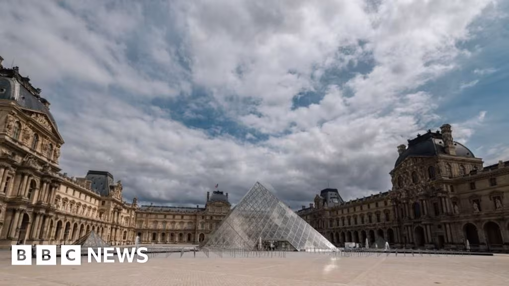Louvre museum in Paris closed after robbery, French culture minister says - BBC