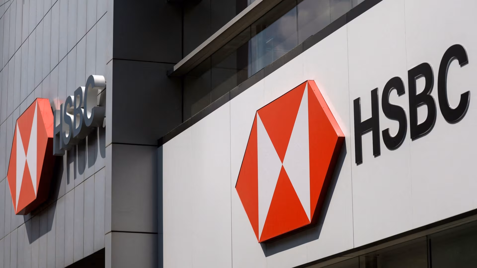 HSBC's third-quarter profit drops 14%, but beats expectations on higher revenue, interest income - CNBC