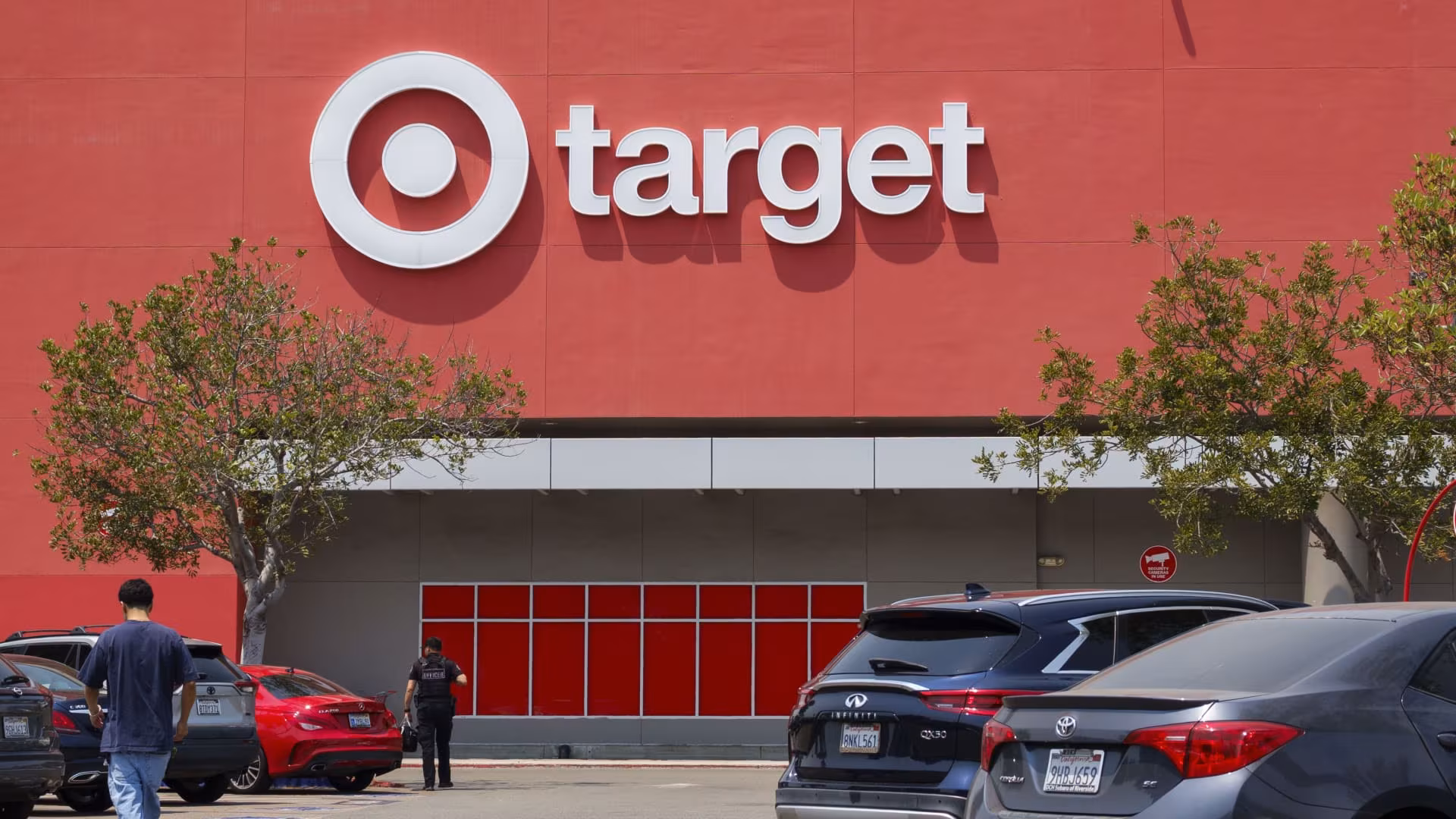 Target cuts 1,800 corporate jobs in its first major layoffs in a decade - CNBC