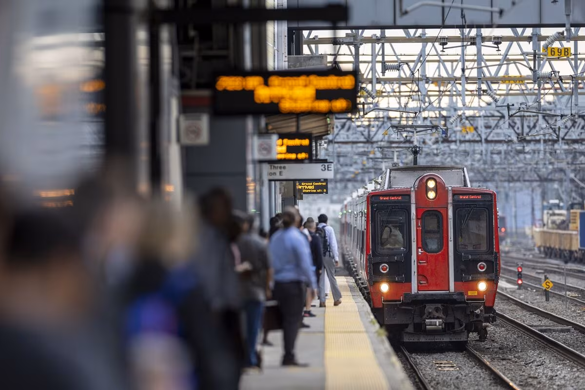 NYC’s Metro-North Service to Penn Station Delayed by Three Years - Bloomberg.com