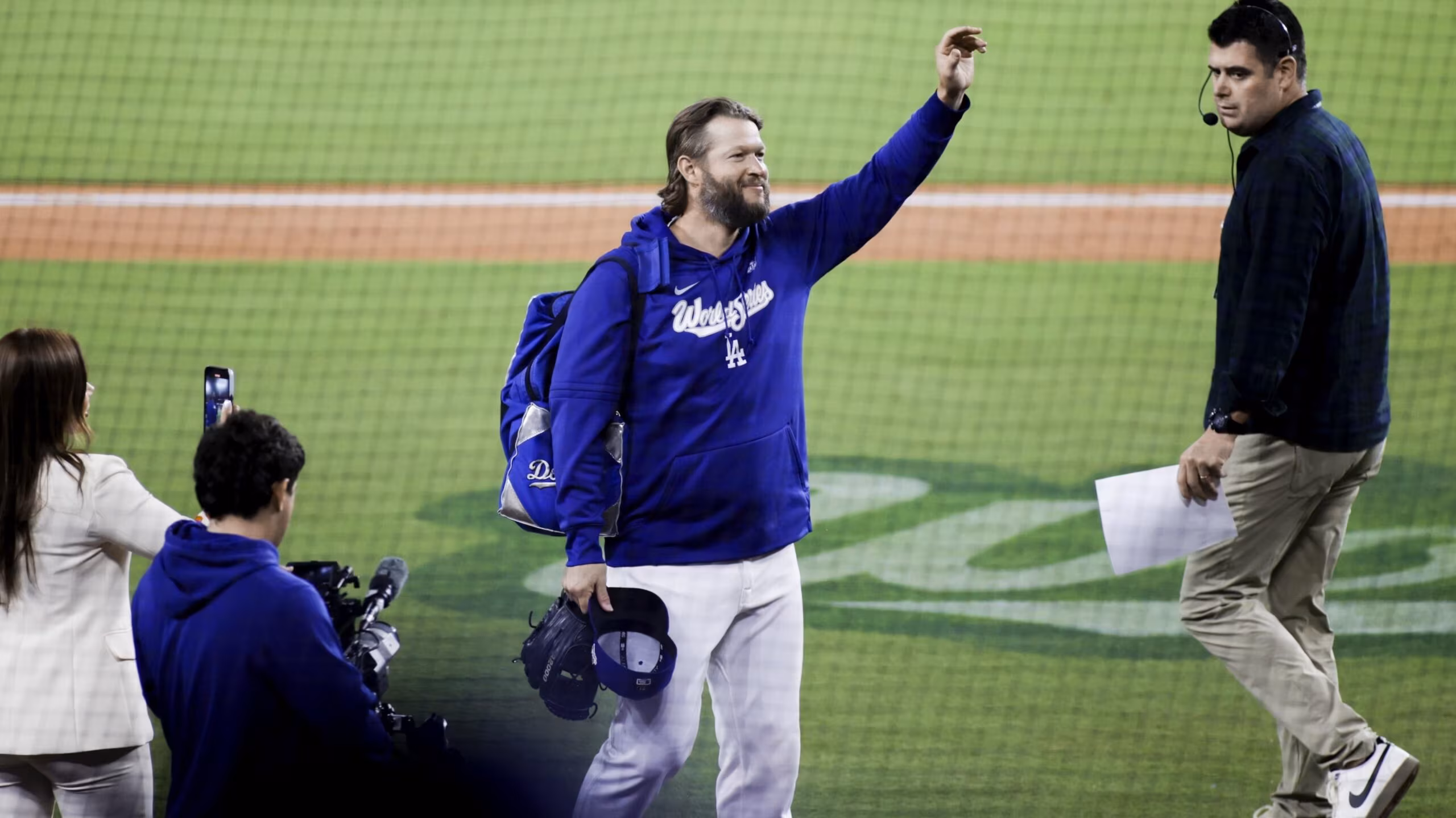 Clayton Kershaw Says Goodbye to Dodger Stadium After Final Home Game in World Series - Bleacher Report