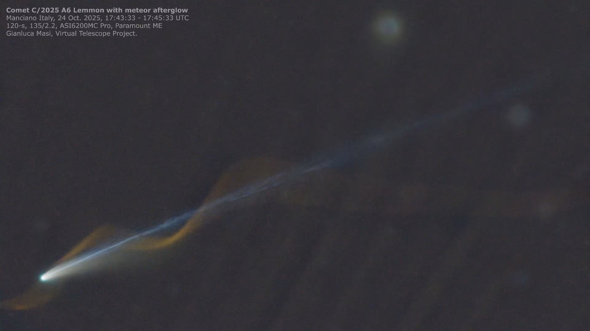 Glowing meteor trail photobombs Comet Lemmon in incredible telescope image - Space