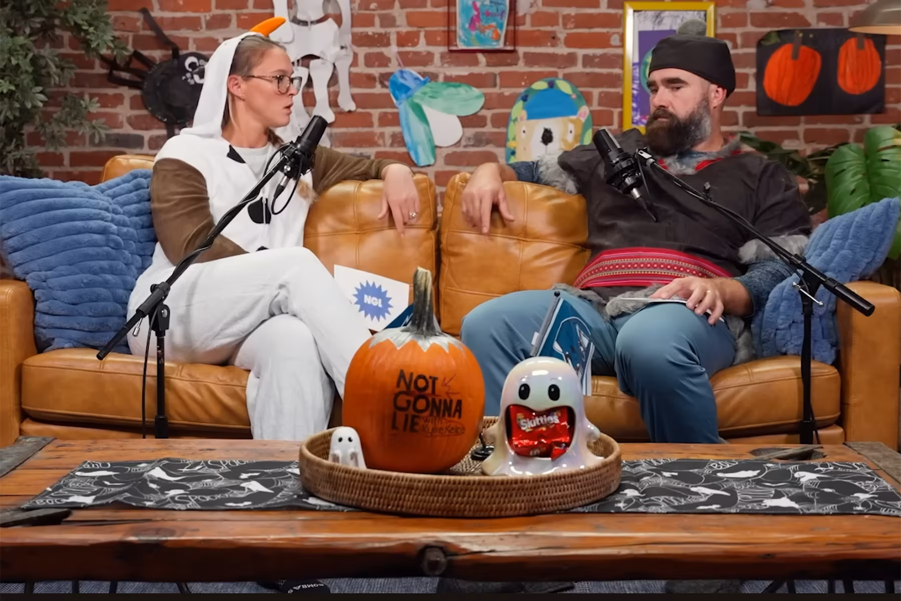 Watch Jason Kelce Leave Kylie Kelce in Shock After Classifying This Taylor Swift Collaborator as ‘Hip-Hop’ - Yahoo