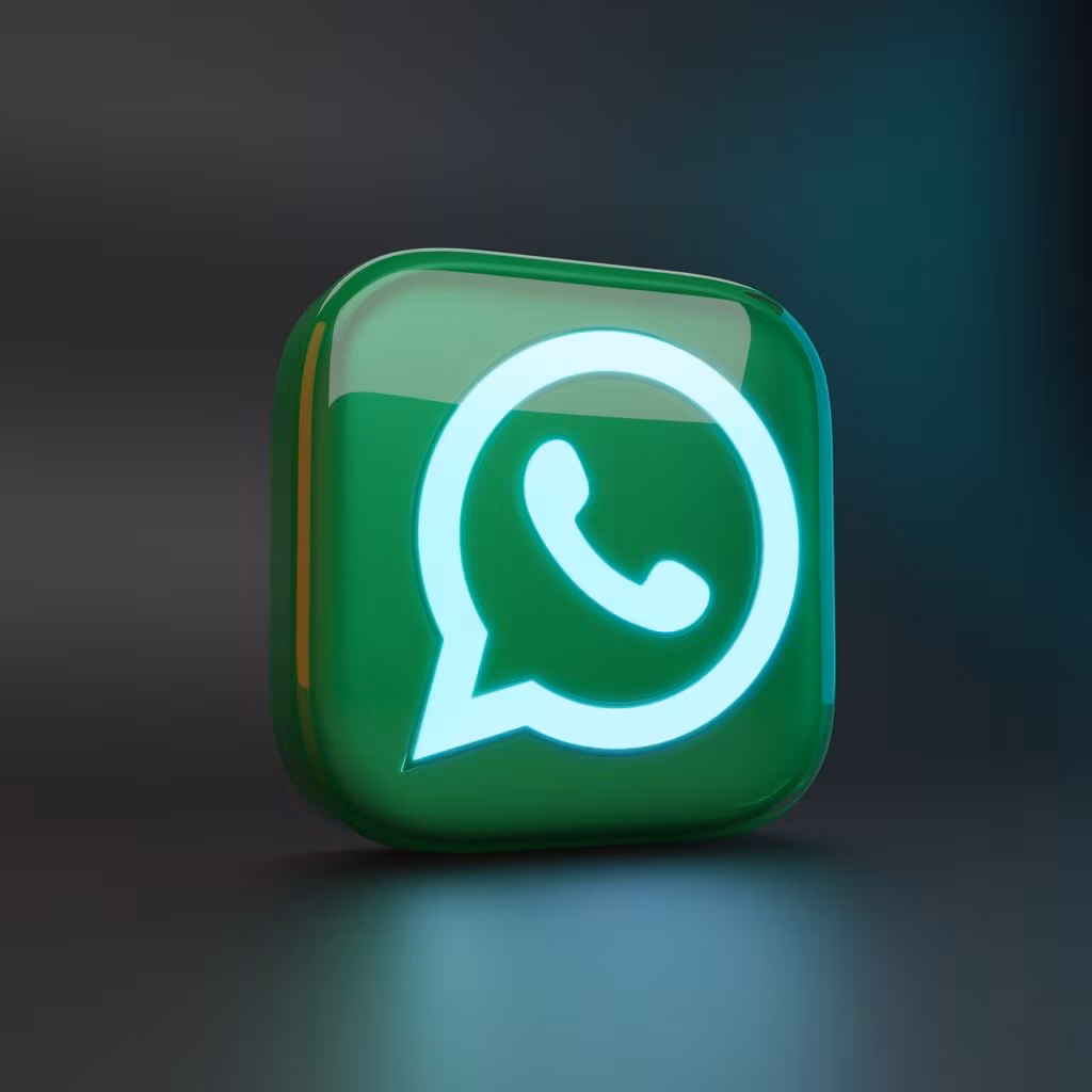 Apple Watch screen displaying a WhatsApp chat interface with message bubbles.