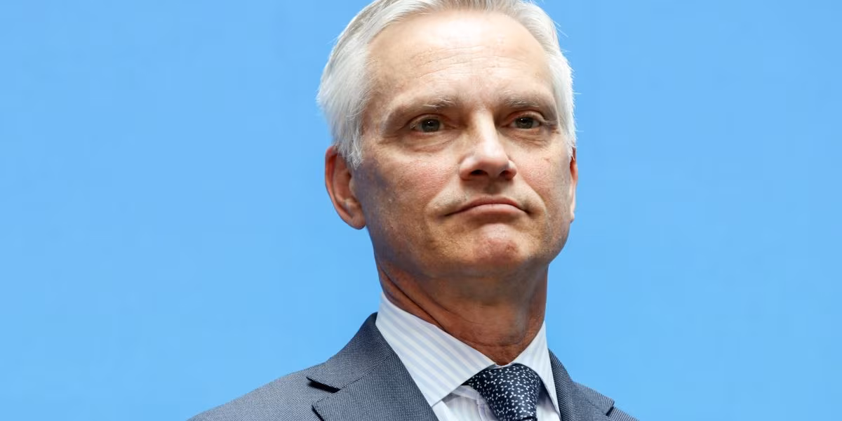 American Airlines CEO says the government shutdown is impacting holiday travel bookings: 'Nobody wants to put up with hassle' - Fortune