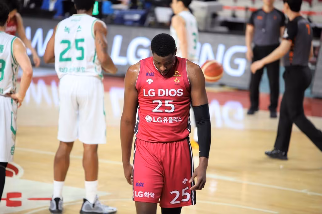 Rodney Rogers playing basketball for the Wake Forest Demon Deacons in the 1990s