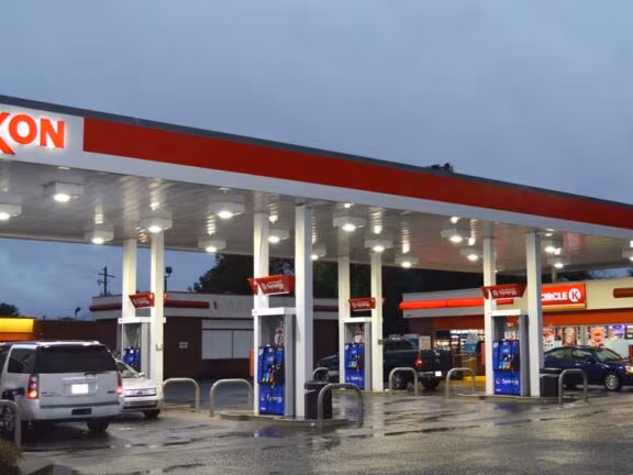 Supermajors Chevron And Exxon Mobil Reported Another Quarterly Profit Decline But One Is Closing The Gap - Investor's Business Daily