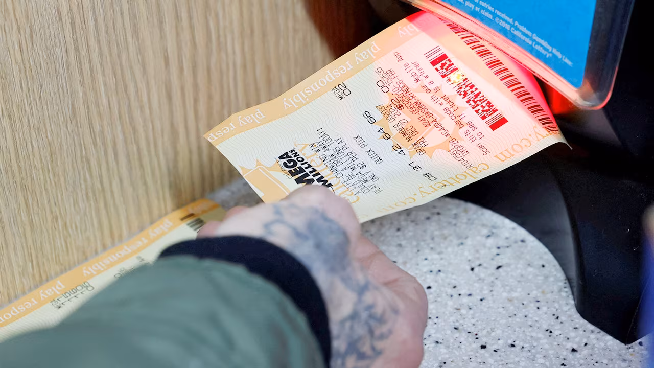 Mega Millions jackpot climbs to $900 million - Fox Business