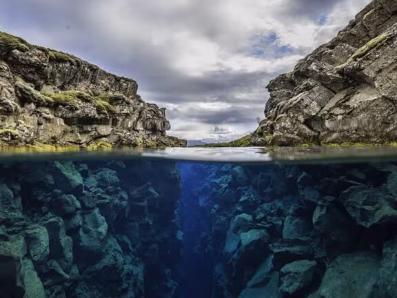 Deep Beneath The Pacific Ocean, Earth's Crust Is Tearing Itself Apart - ScienceAlert